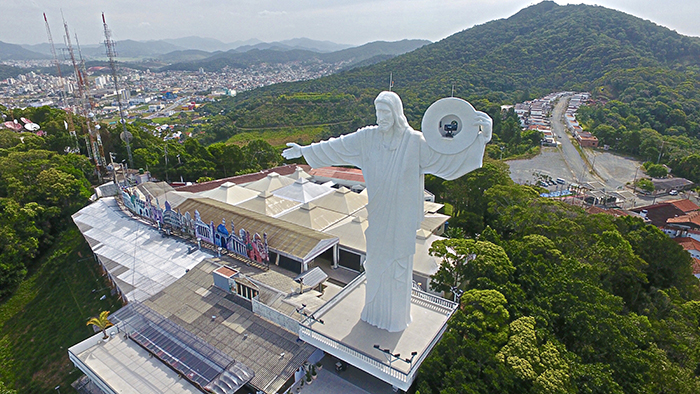 Conheça o Cristo Luz em Balneário Camboriú