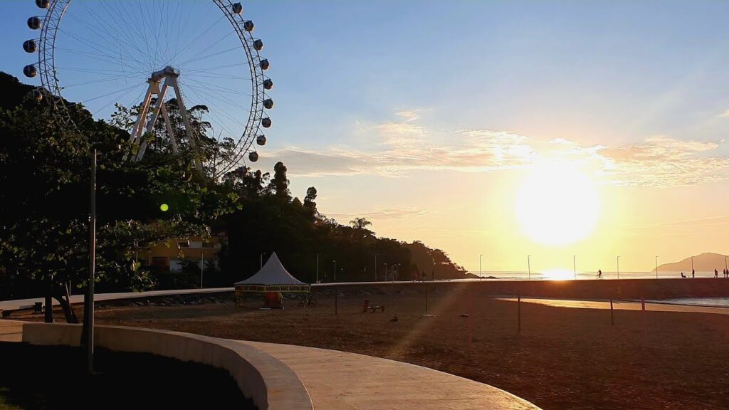 Como aproveitar o melhor Pôr do Sol em Camboriú