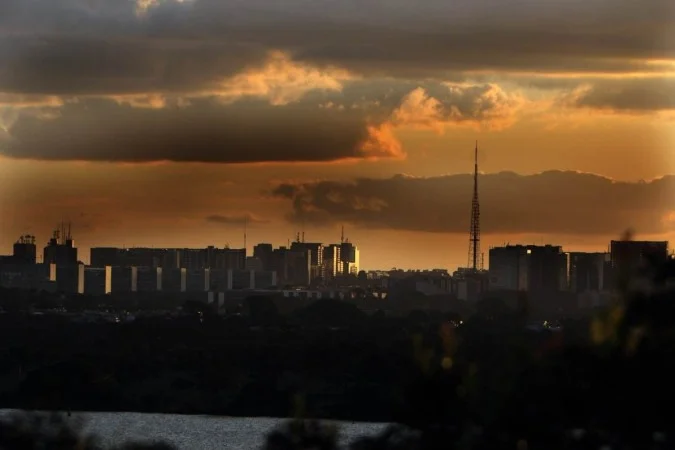 🌞 Clima: Manhã fria e ensolarada no Distrito Federal