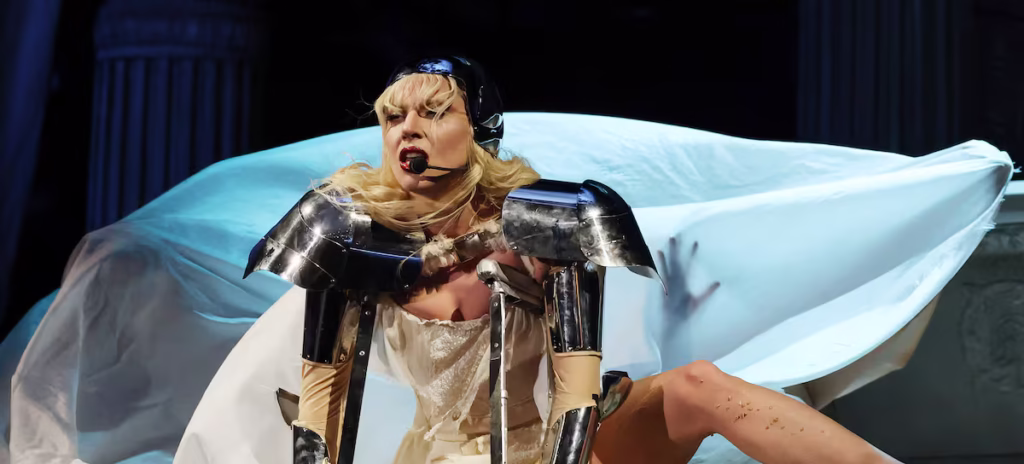 Lady Gaga faz história com show em Copacabana e frustra atentado