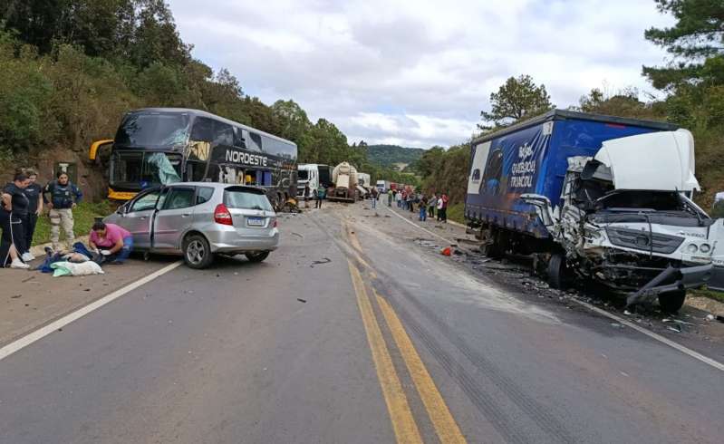 AGORA: Acidente grave interdita a BR-277 em Guarapuava