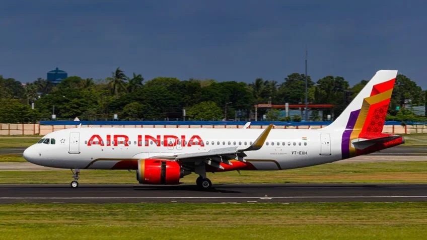 🚨 Avião com destino a Londres cai na Índia com mais de 240 pessoas a bordo