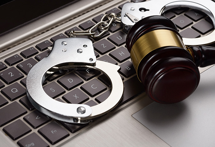 Preso Suspeito de Hacker Envolvido em Invasão Milionária