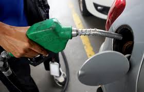 ⛽ Queda no preço da gasolina anima consumidores em todo o país