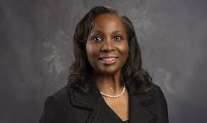 Quem é Lisa Cook, a primeira diretora negra do Banco Central dos EUA, demitida por Trump