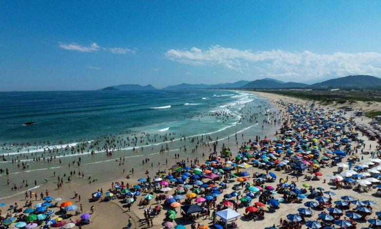 Turismo em Santa Catarina Dispara 66% e Bate Recorde Histórico Antes do Verão