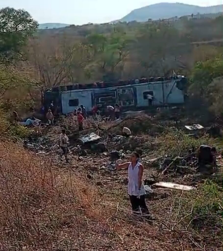 🚨 Grave acidente com ônibus de romeiros deixa feridos no Médio Sertão de Alagoas