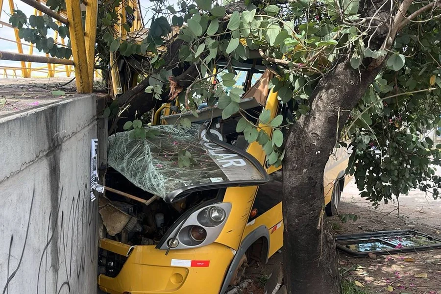 Mãe sonha com acidente horas antes de ônibus escolar colidir no DF